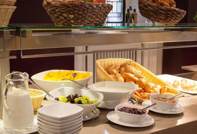 هتل Kardinal Schulte Haus