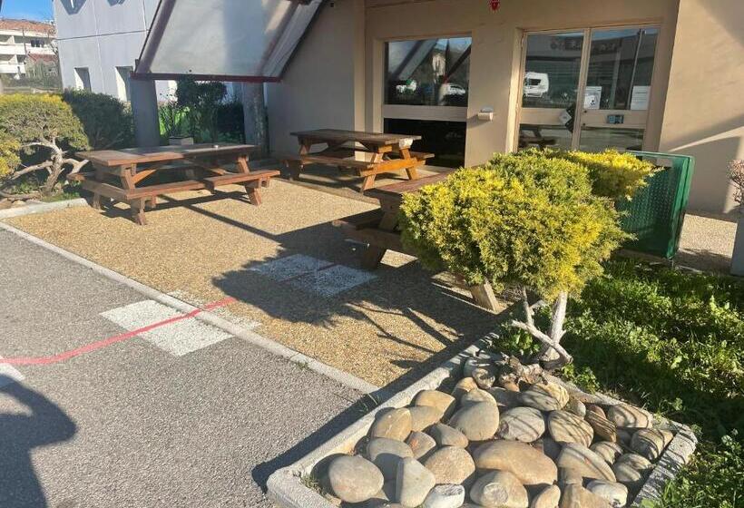 בית מלון כפרי Kyriad Direct Brignoles   Provence Verte