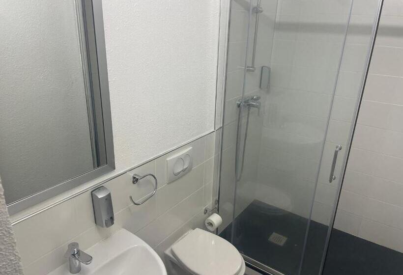 בית מלון כפרי Kyriad Direct Brignoles   Provence Verte