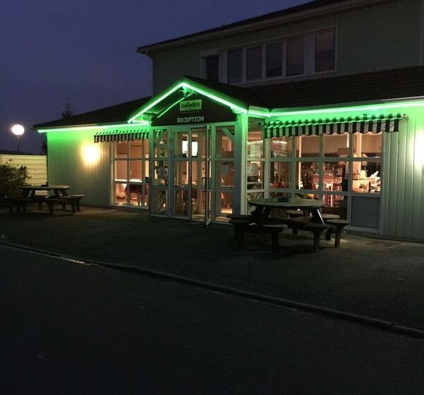 호텔 Kyriad Direct Saintes