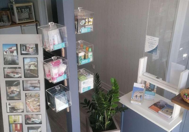 호텔 Kyriad Direct Saintes