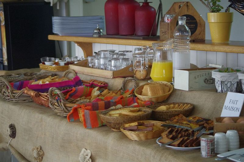 호텔 Kyriad Direct Saintes