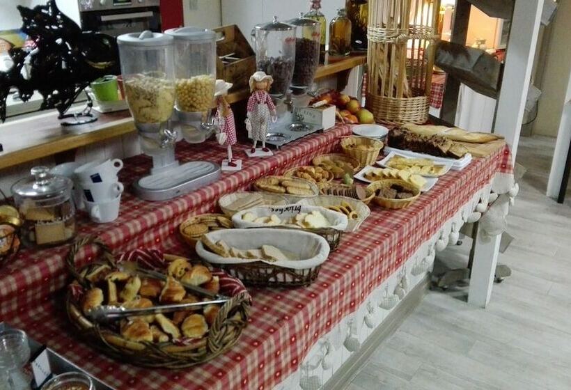 호텔 Kyriad Direct Saintes