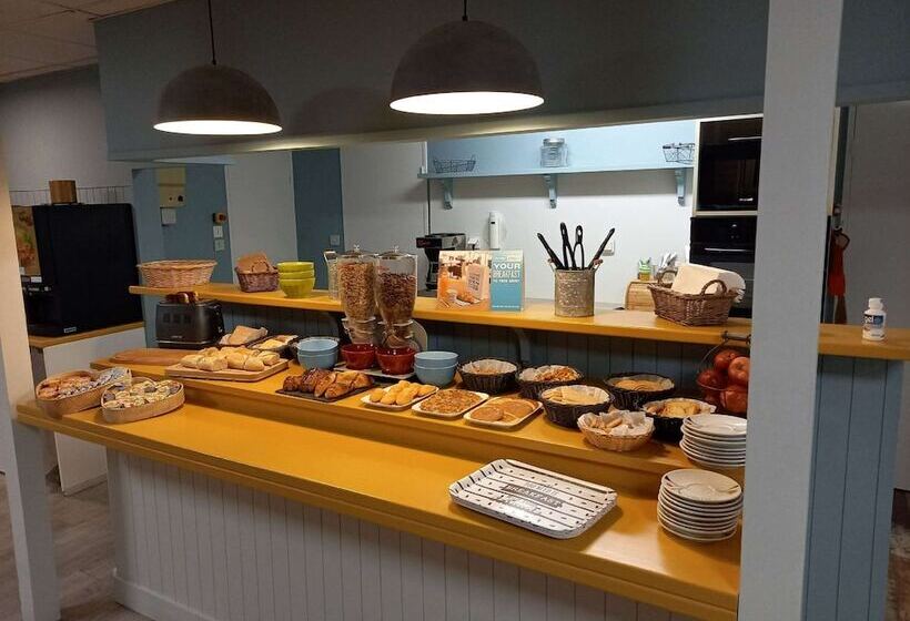 호텔 Kyriad Direct Saintes