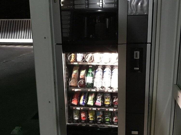 호텔 Kyriad Direct Saintes