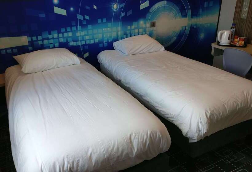 בית מלון כפרי Kyriad Poitiers Jules Verne Site Du Futuroscope