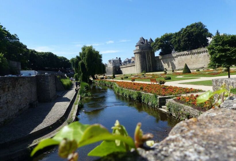 هتل Kyriad Prestige Vannes Centre  Palais Des Arts