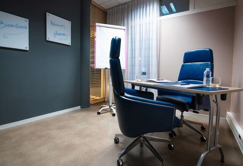 هتل Kyriad Prestige Vannes Centre  Palais Des Arts