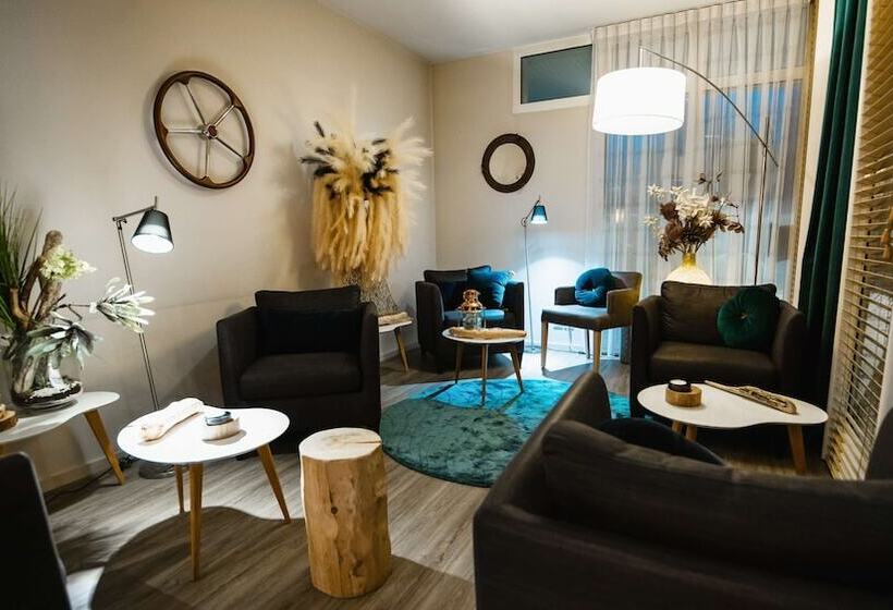 هتل Kyriad Prestige Vannes Centre  Palais Des Arts