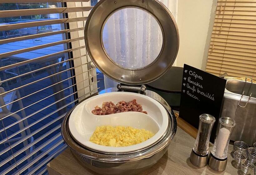 هتل Kyriad Prestige Vannes Centre  Palais Des Arts