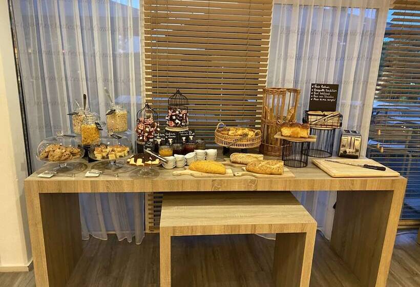 هتل Kyriad Prestige Vannes Centre  Palais Des Arts