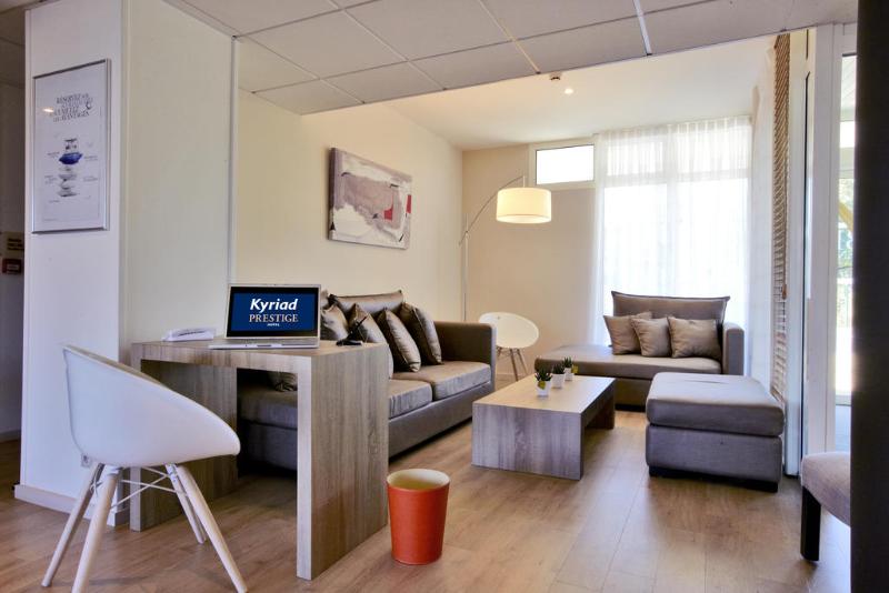 هتل Kyriad Prestige Vannes Centre  Palais Des Arts