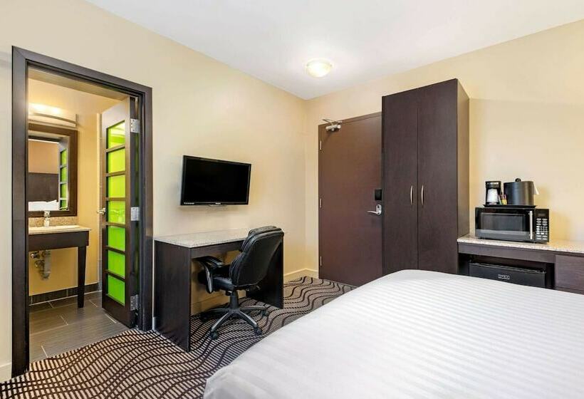 فندق La Quinta By Wyndham Oshawa