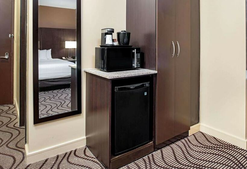 فندق La Quinta By Wyndham Oshawa