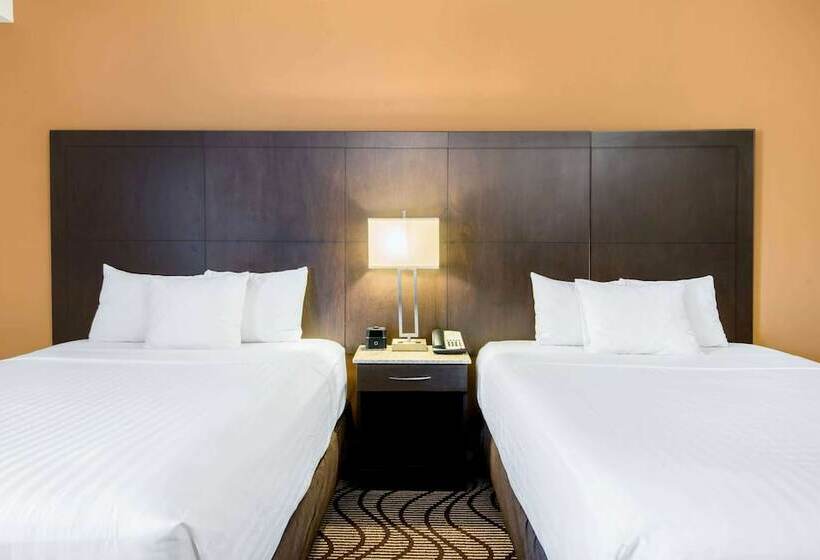 فندق La Quinta By Wyndham Oshawa