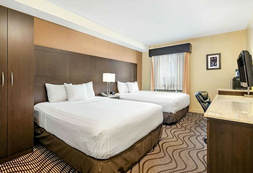 فندق La Quinta By Wyndham Oshawa