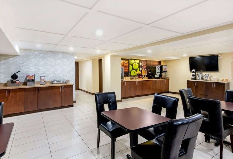 فندق La Quinta By Wyndham Oshawa