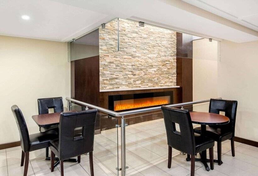 فندق La Quinta By Wyndham Oshawa