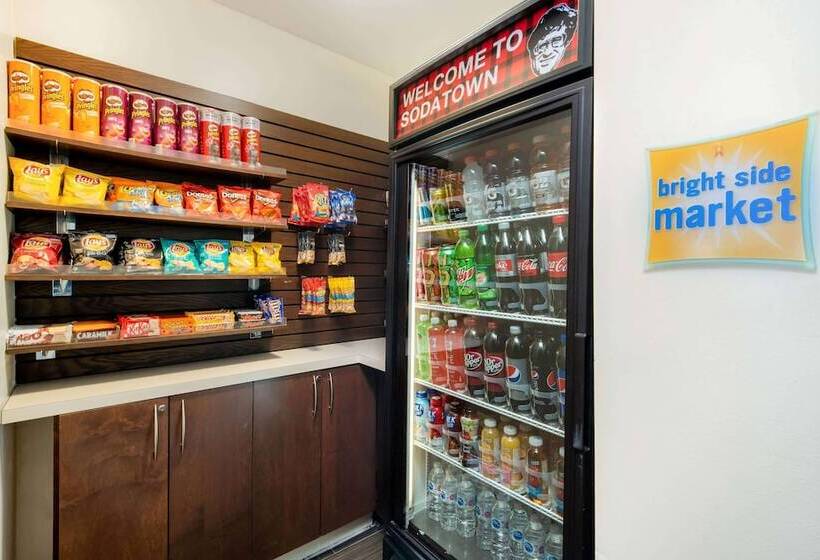 فندق La Quinta By Wyndham Oshawa