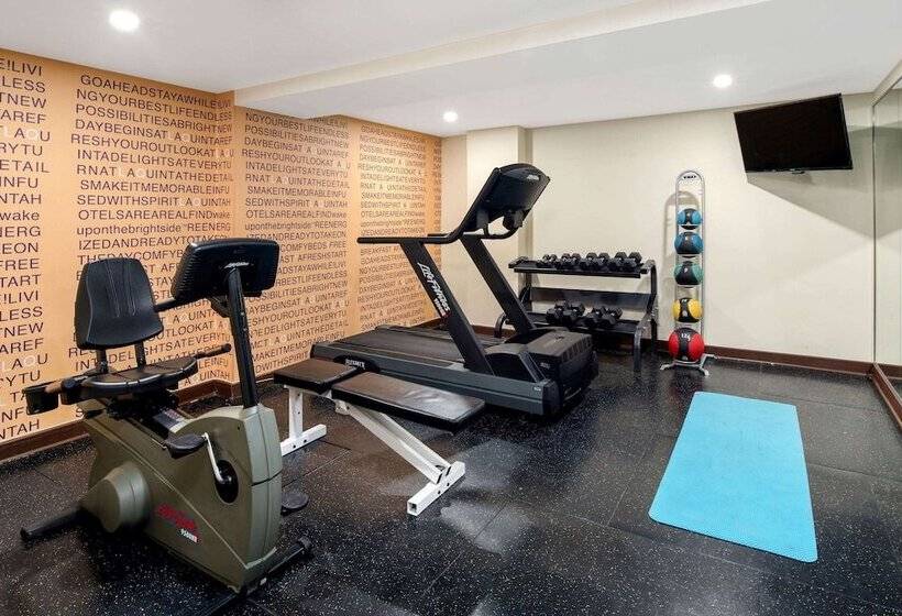 فندق La Quinta By Wyndham Oshawa