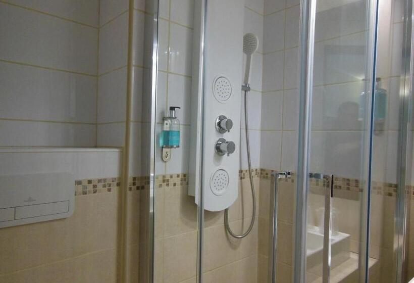 בית מלון כפרי Villa Martégale Hôtel Restaurant