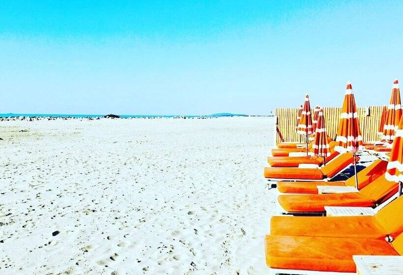 Отель Le Petit Baigneur Palavas Plage