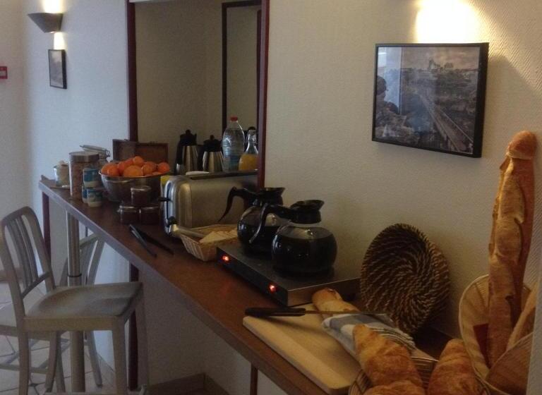 فندق Le Petit Hôtel