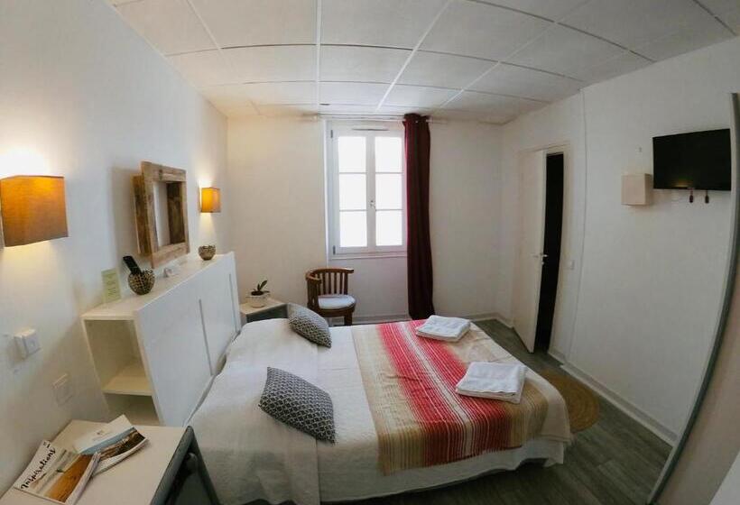 فندق Le Petit Hôtel