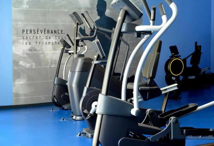 호텔 Logis Hôtel Victor Hugo & Spa