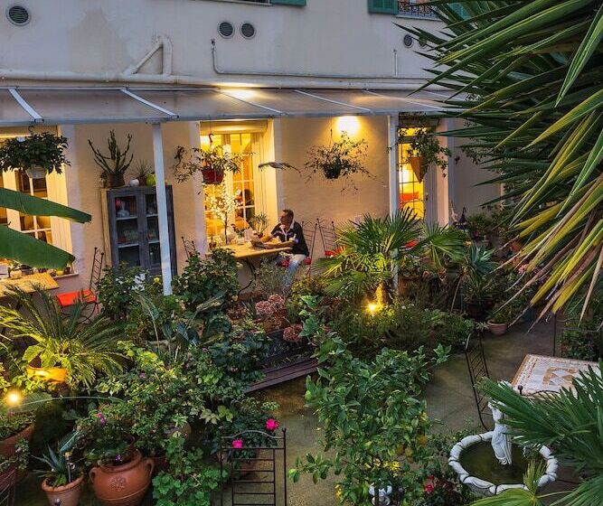 Отель Logis Hôtel Villa Victorine