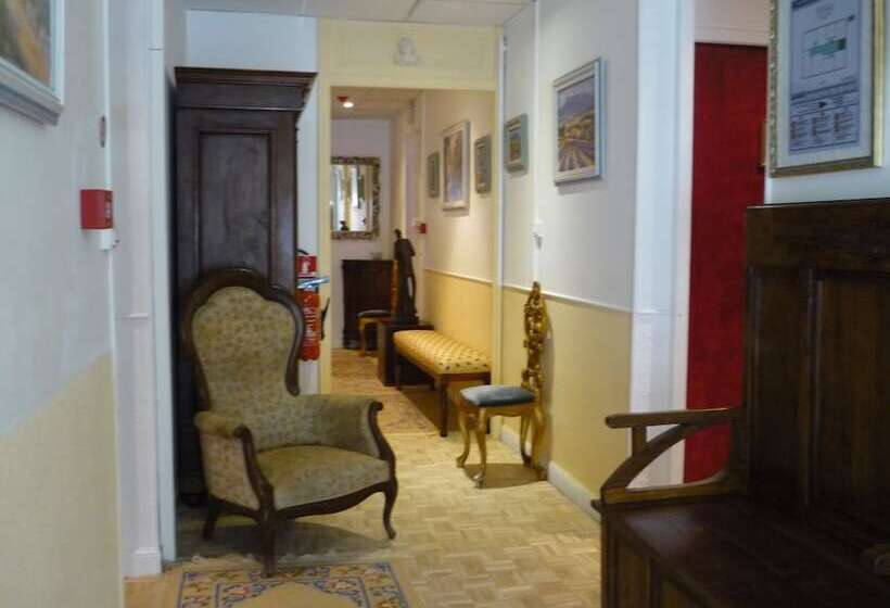 Отель Logis Hôtel Villa Victorine