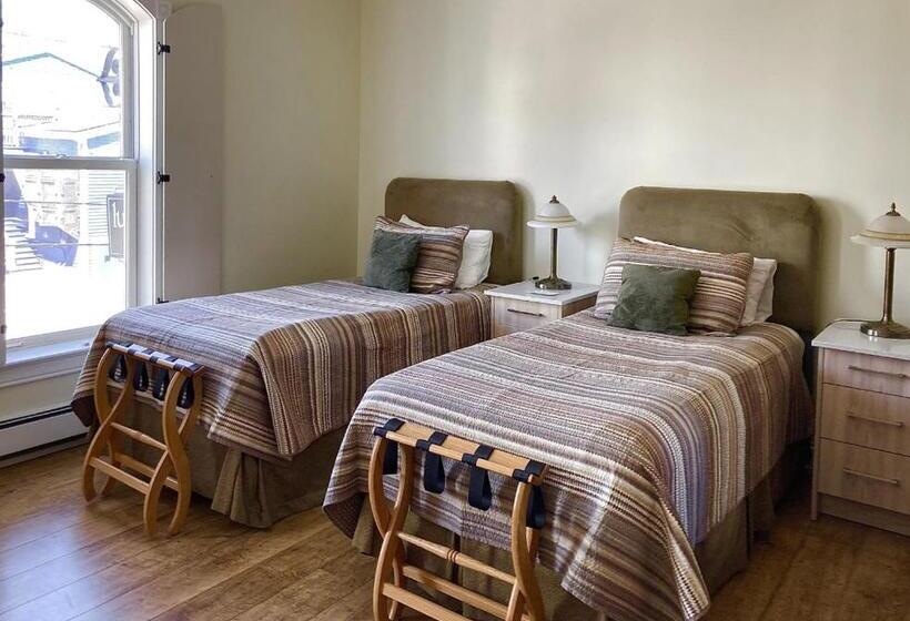 בית מלון כפרי Lunenburg Arms