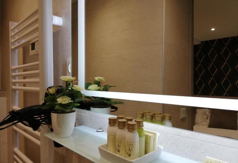 Отель Miramar  Cap D Antibes   La Garoupe Plage