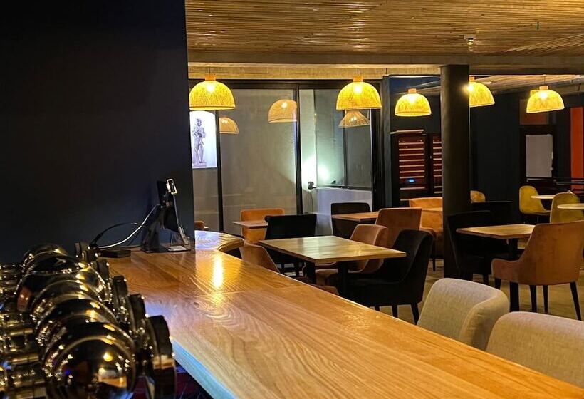 בית מלון כפרי Paris Saint Cloud