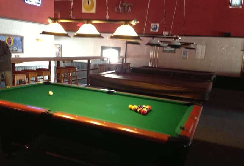 فندق Petawawa River Inn & Suites