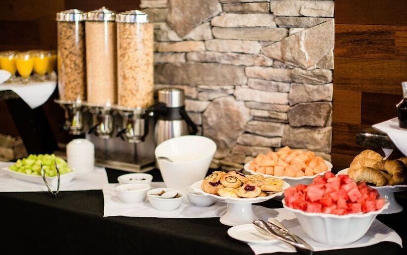 فندق Podollan Inn & Spa  Grande Prairie