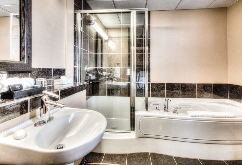 فندق Podollan Inn & Spa  Grande Prairie