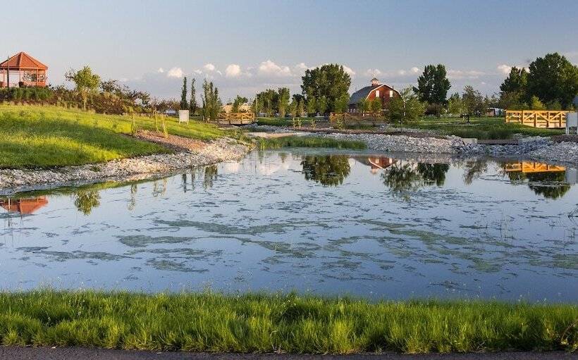 فندق Pomeroy Inn & Suites At Olds