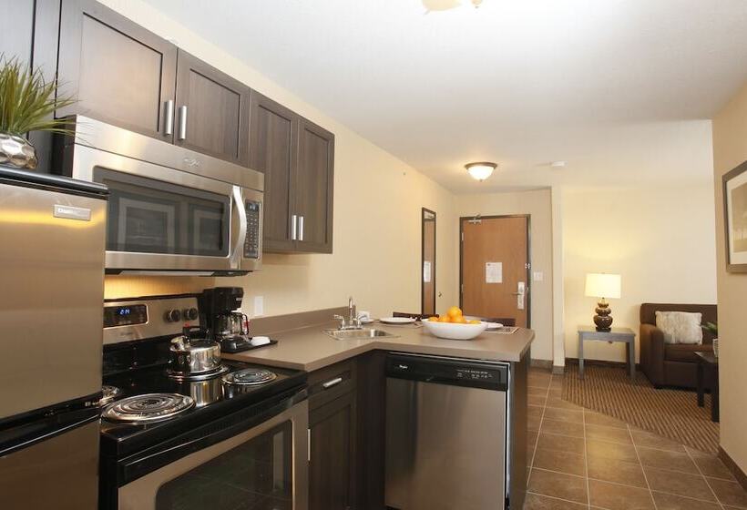 فندق Pomeroy Inn & Suites At Olds