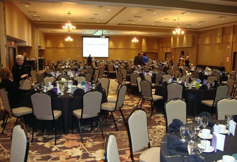 فندق Pomeroy Inn & Suites At Olds