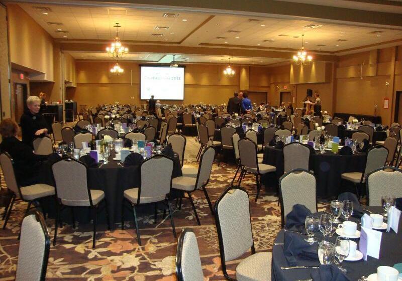 فندق Pomeroy Inn & Suites At Olds