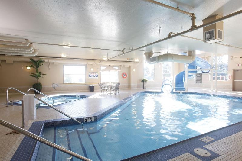 فندق Pomeroy Inn & Suites At Olds