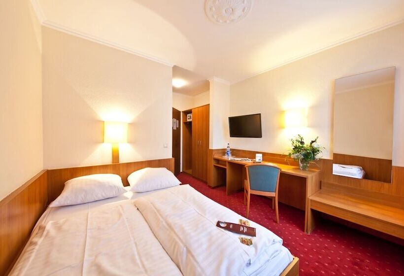 בית מלון כפרי Primus Frankfurt Sachsenhausen