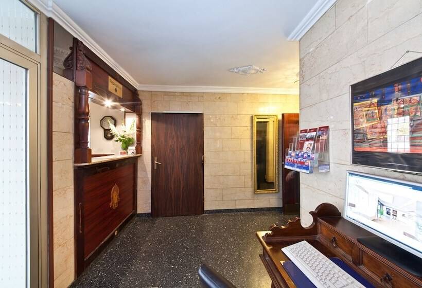 בית מלון כפרי Primus Frankfurt Sachsenhausen