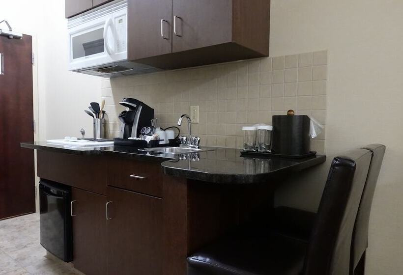 فندق Ramada By Wyndham Weyburn