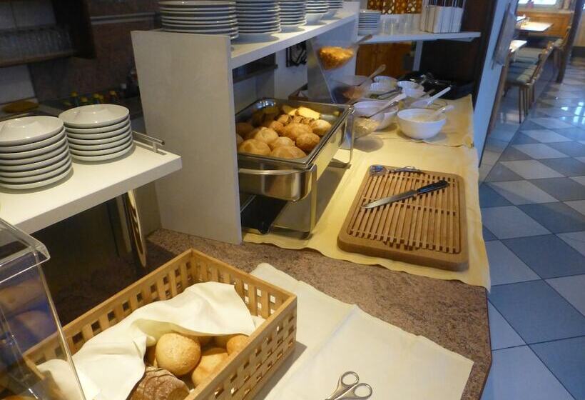 ホテル Rosslwirt Rast