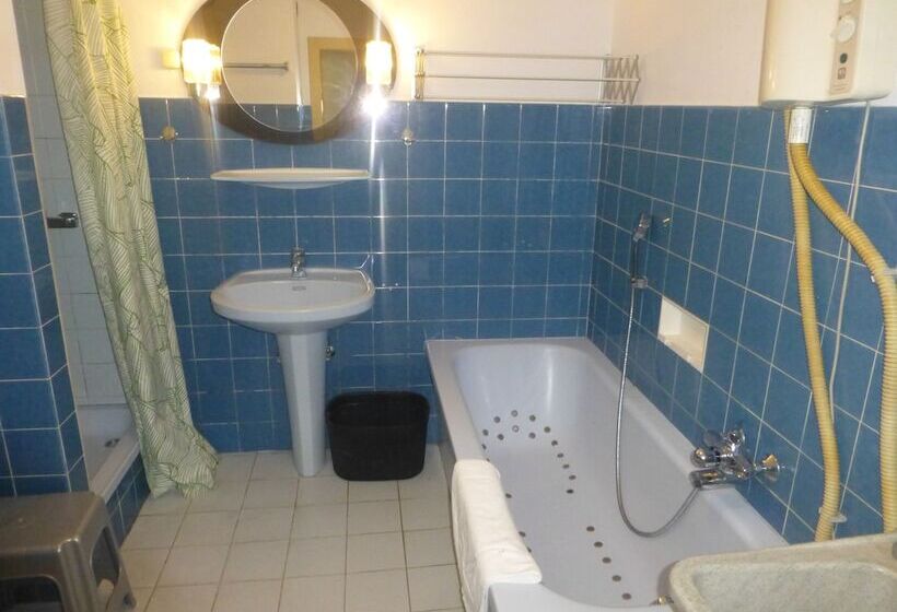 ホテル Rosslwirt Rast