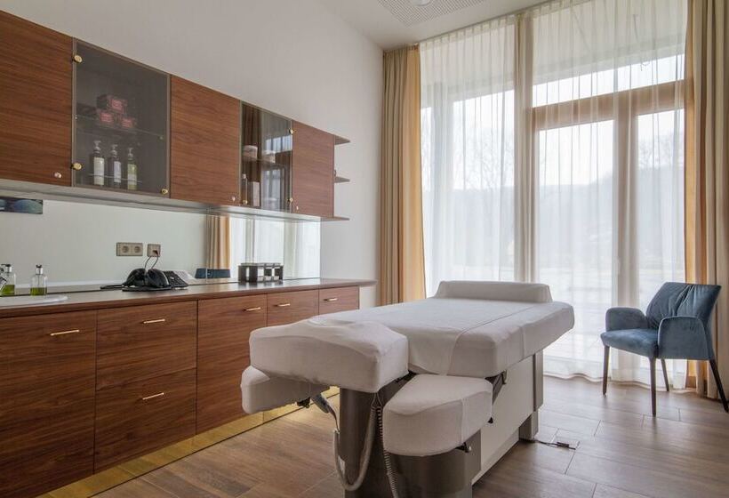 בית מלון כפרי Schlosspark Mauerbach   Adults Only