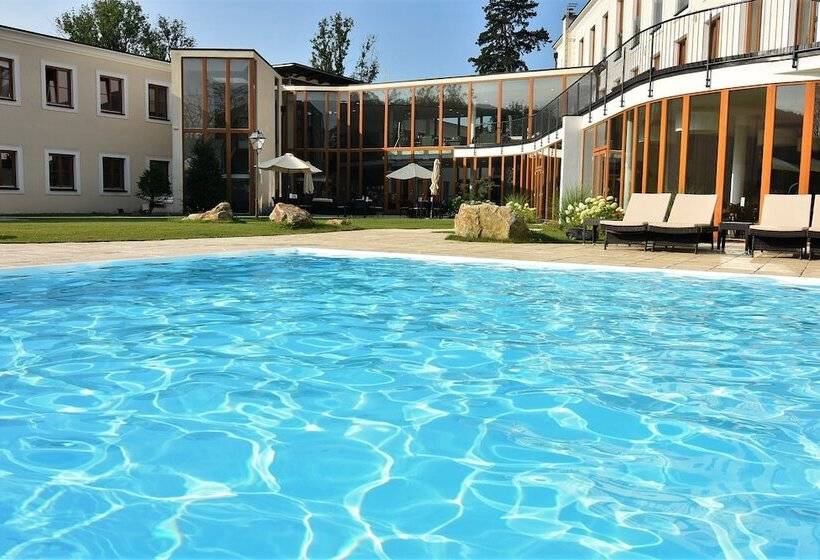 בית מלון כפרי Schlosspark Mauerbach   Adults Only