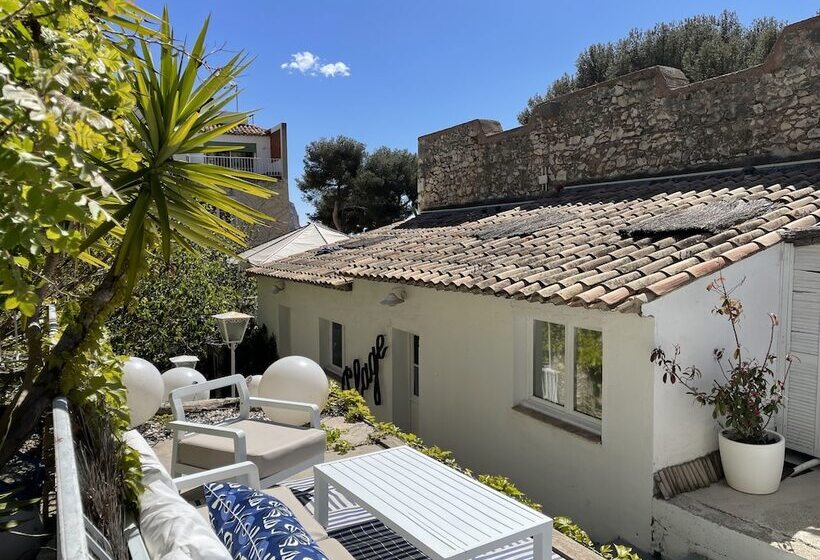 Отель De La Plage Mahogany